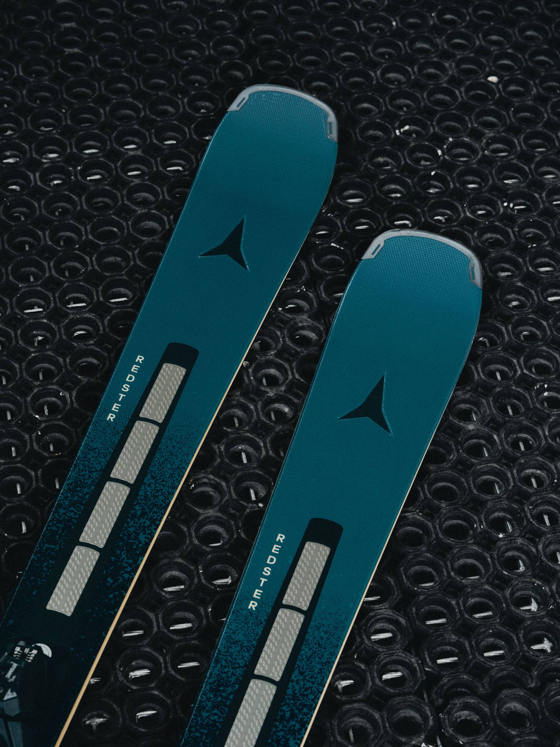 Atomic Redster Q9.8 Revoshock S Skis 2027 + I 12 GW Bindings