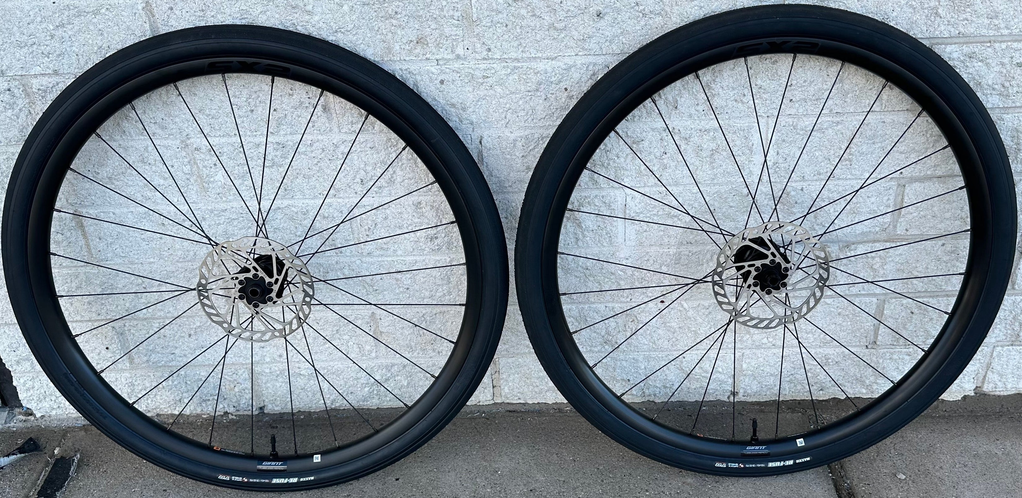 SX2 Gravel Wheelset - 700c Thru-Axle, 10-Speed HG